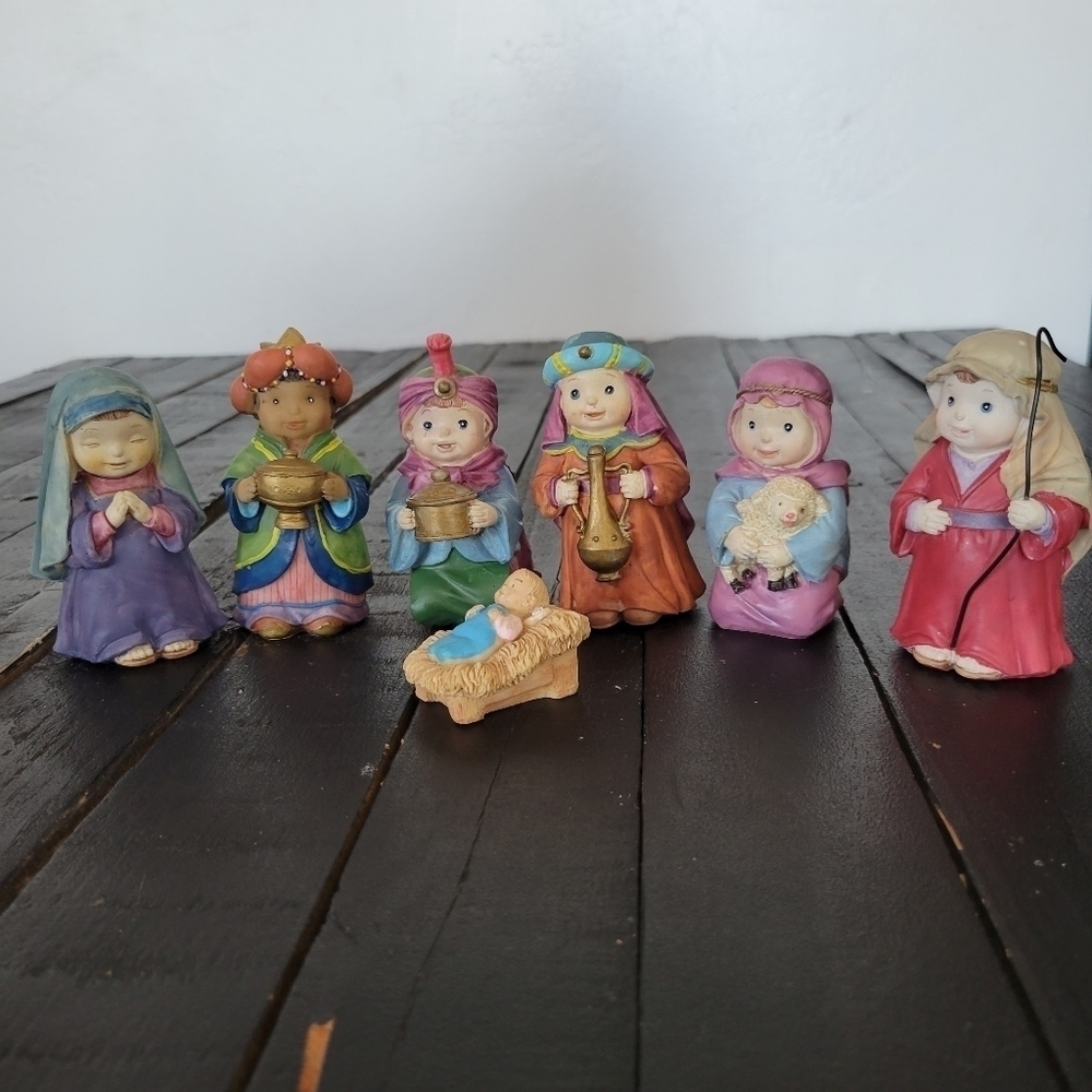 Colorful Ceramic Nativity Little Kids 7 Piece Set Shepard Baby Jesus Christmas